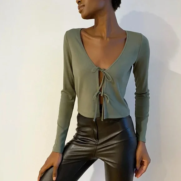 BUNDLE - Aritzia Wilfried tie front top - Picture 6 of 8